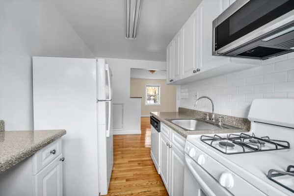 1 bed, 1 bath, 700 sqft, $2,200, Unit 59B