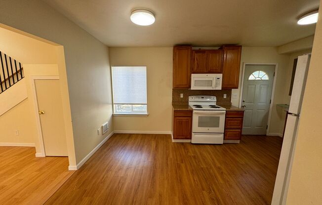 2 beds, 1 bath, $2,200