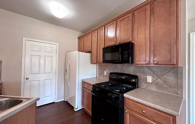 2 beds, 2 baths, $1,735, Unit # 6201