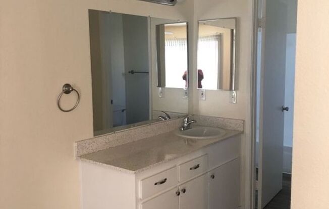 Studio, 1 bath, 550 sqft, $1,695, Unit 01