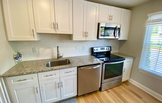 Charming 3 Bedroom/ 1.5 Bathroom Townhome in Rosedale, MD!