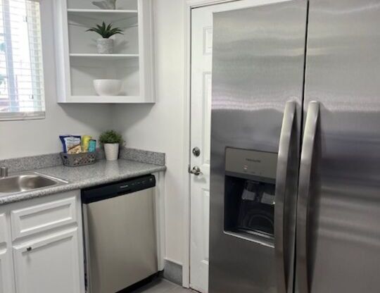 1 bed, 1 bath, 500 sqft, $2,500