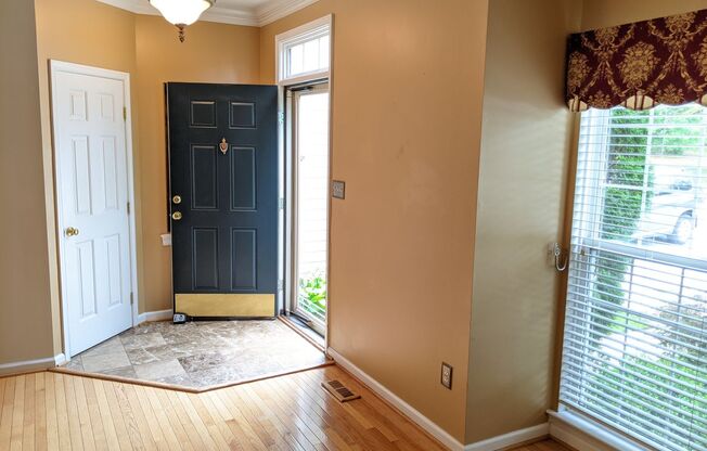 Townhouse in Spring Ridge community - OAKDALE school district - available before the holidays!