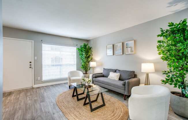 Spacious Living Room at Bellaire Oaks Apartments, Texas, 77096