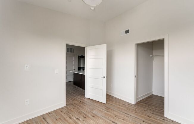 2 beds, 1 bath, $1,800, Unit 1050 N 4th St. Apt. 421