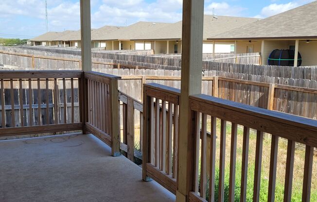 3 beds, 2 baths, $1,250, Unit 1128 Burek Cross