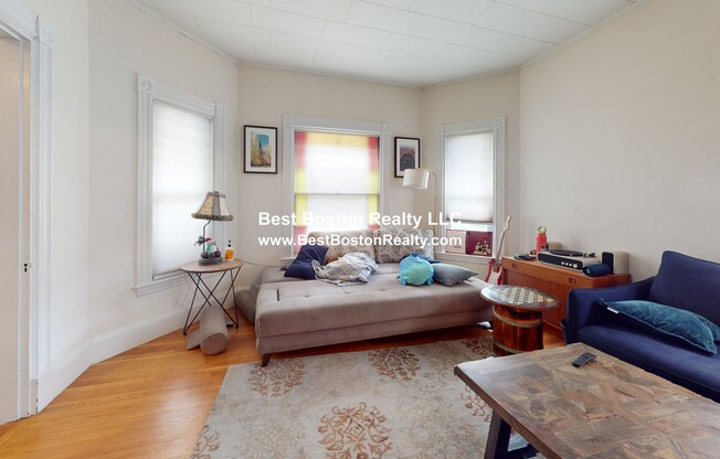 118 WAVERLY ST
