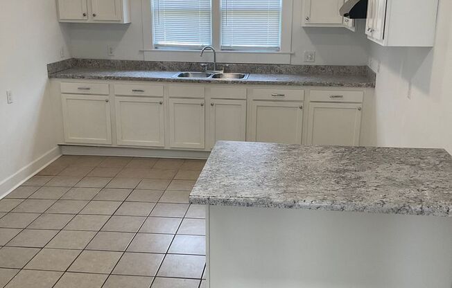 3 beds, 1 bath, $1,100