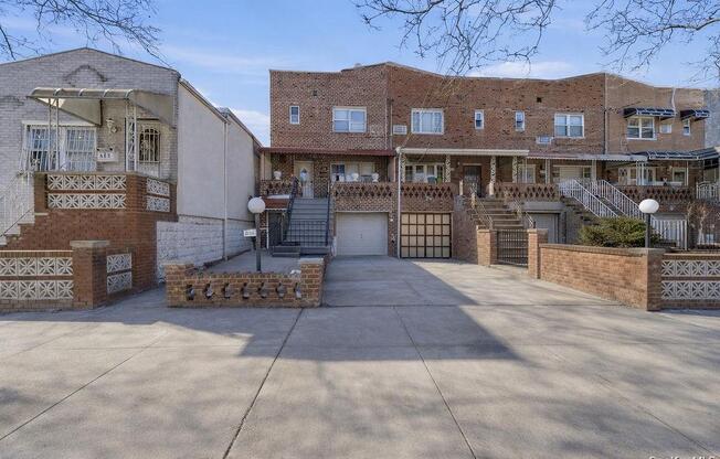238 E 88 ST
