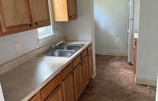 3 beds, 2 baths, $1,400