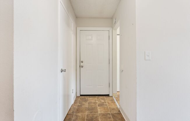 2 beds, 1 bath, 864 sqft, $1,349, Unit #30