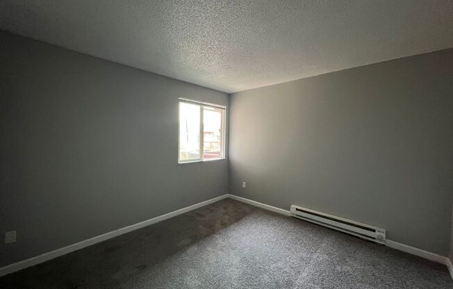 2 beds, 1 bath, 780 sqft, $1,350, Unit 02