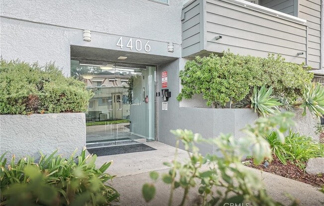 4406 Cahuenga Blvd.
