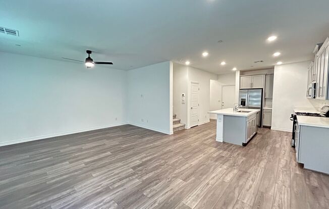 3 beds, 2.5 baths, $2,595, Unit # 1070