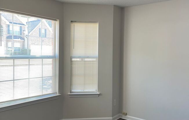 5 beds, 3 baths, $2,575