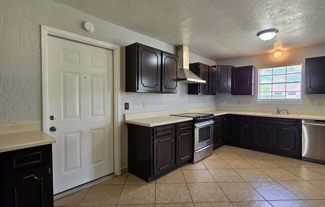 3 beds, 2 baths, $1,695