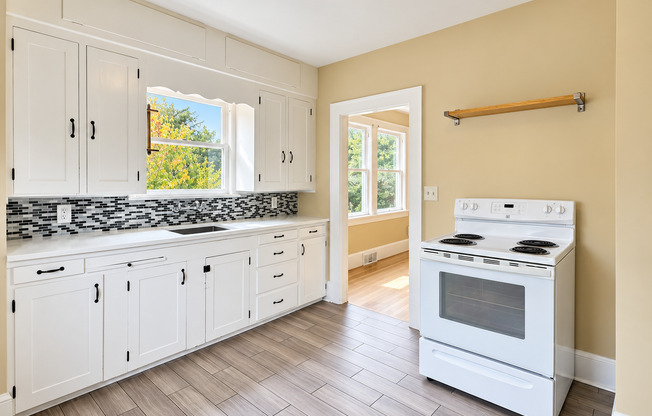 Charming St. Johns Cottage with Timeless Character | 2bd/1ba
