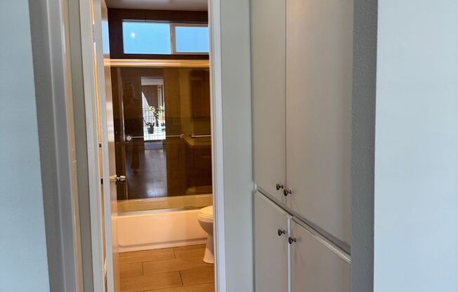 1 bed, 1 bath, 700 sqft, $2,340, Unit 12