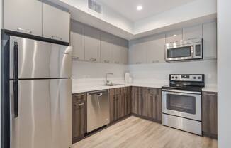Welcome to Wilshire Valencia Apartments in Westlake