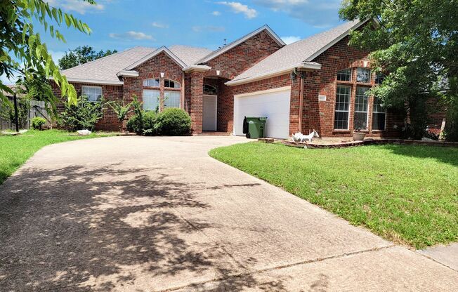 3/BR, 2/BA Home with Spacious Layout & Large Backyard