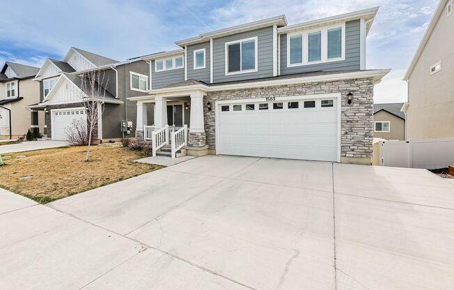 6 Bedroom 3.5 Bathroom House in Saratoga Springs!