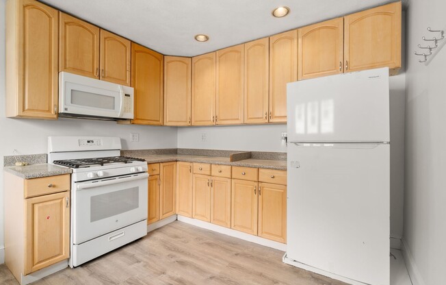 3 beds, 1.5 baths, 1,100 sqft, $3,150, Unit 38