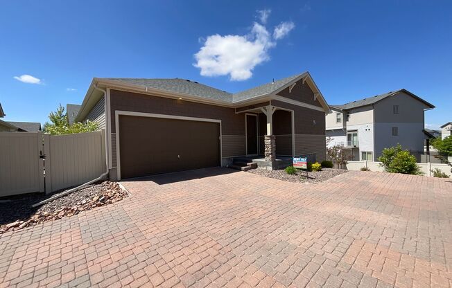 3 beds, 2.5 baths, $2,550