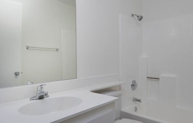 2 beds, 2 baths, $2,295, Unit 5640-01