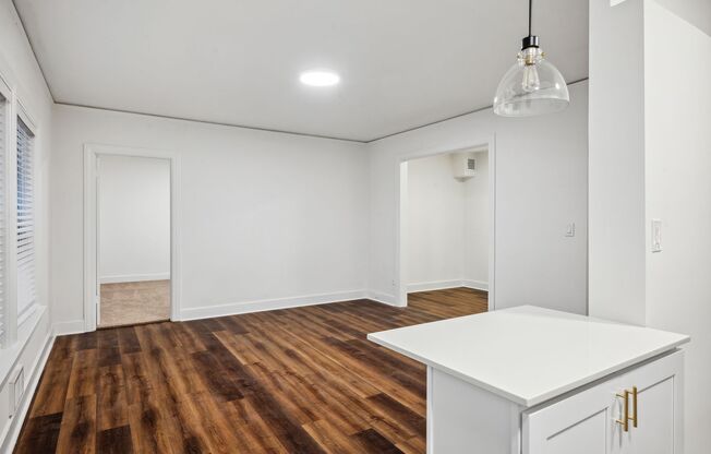 1 bed, 1 bath, 685 sqft, $2,100