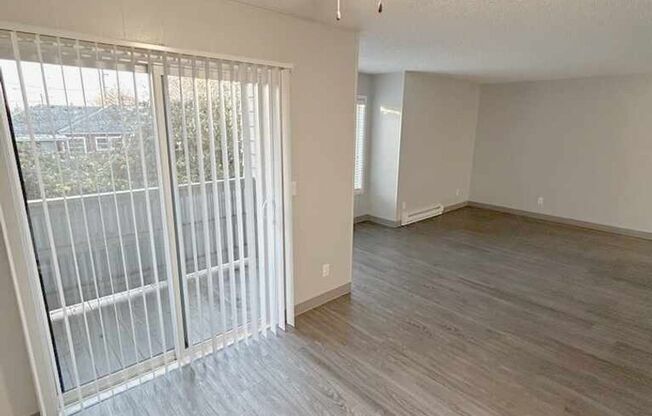2 beds, 1 bath, 700 sqft, $1,625, Unit B10