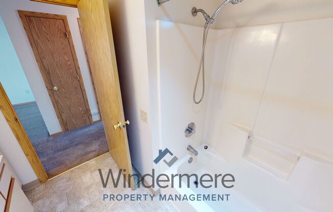 2 beds, 1 bath, 828 sqft, $1,095, Unit 71