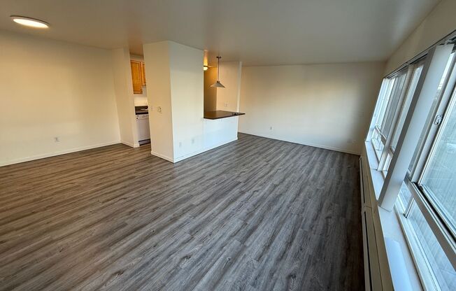 2 beds, 1 bath, 859 sqft, $2,695, Unit C-202