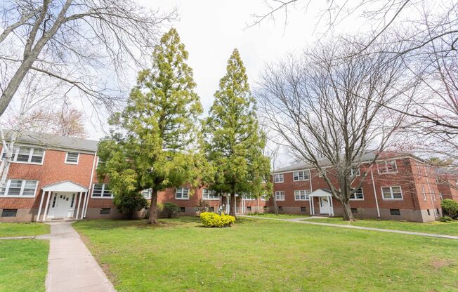 2 beds, 1 bath, $1,895, Unit V-18-3