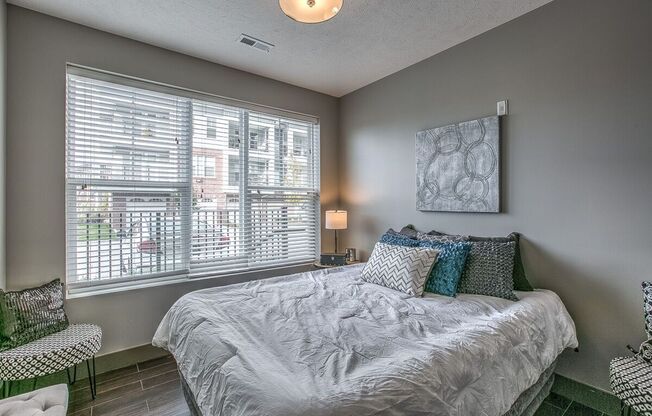 3 beds, 2 baths, 1,469 sqft, $1,995, Unit B - 1004 Unit 226 - C1469 Lake View