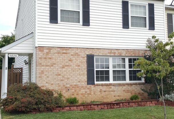 END UNIT townhouse in established Crestwood Neighborhood ready for you by 11/16!