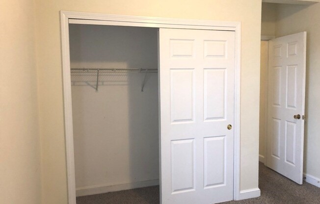 2 beds, 1 bath, 700 sqft, $3,300, Unit 6(3A)