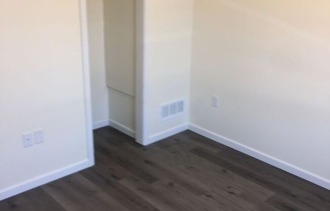 2 beds, 1 bath, 600 sqft, $725, Unit 440 SE Tefft St - Unit 09