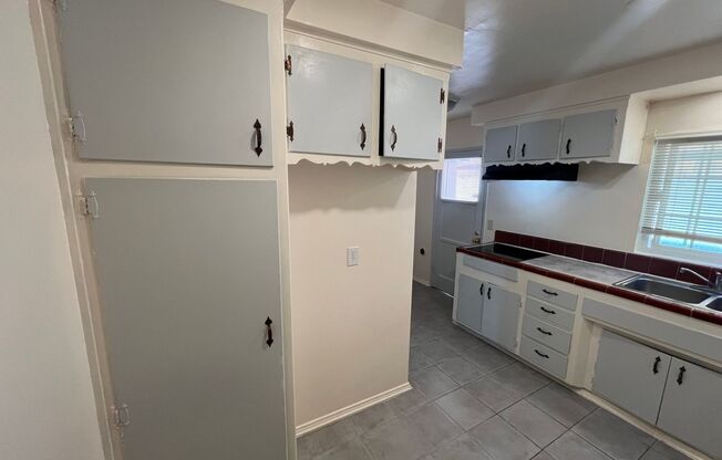 2 beds, 1 bath, $1,700, Unit 220