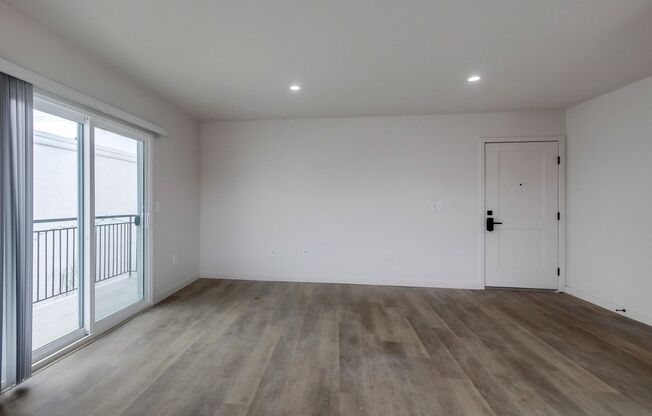 2 beds, 2 baths, 870 sqft, $2,995, Unit 4820-9