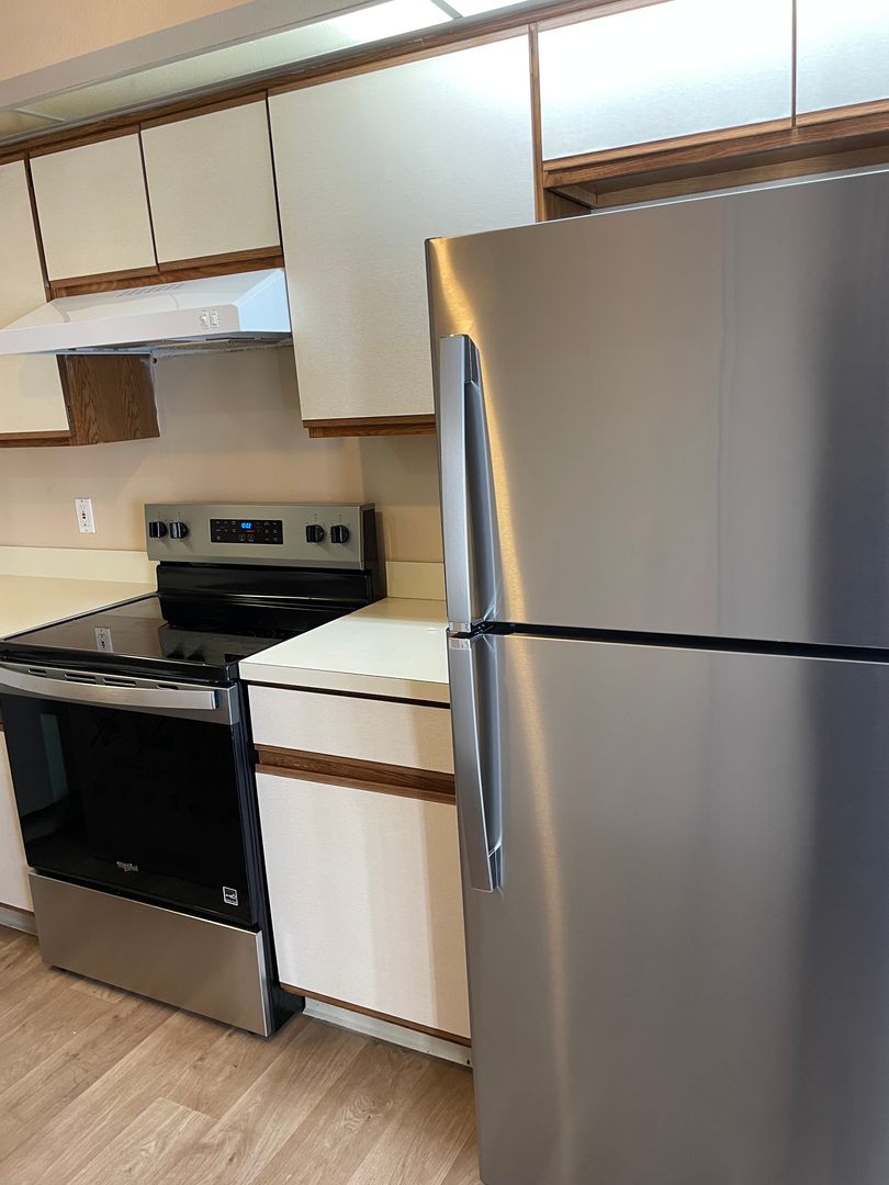 1 story 3/2 in Meadow Woods with full sized washer and dryer included