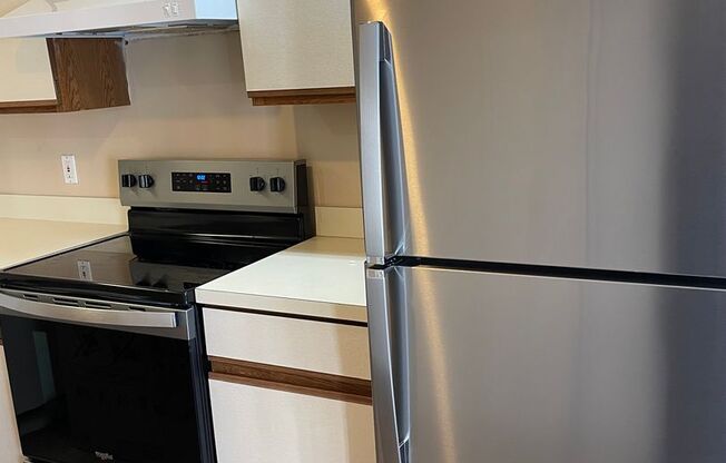 1 story 3/2 in Meadow Woods with full sized washer and dryer included