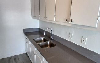 2 beds, 1 bath, 700 sqft, $1,995, Unit E