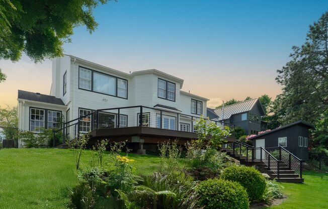 Stunning Luxurious Home with City Views!