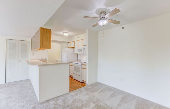 1 bed, 1 bath, 636 sqft, $1,600, Unit 15-306