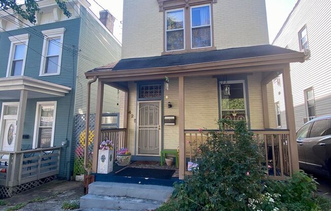 6 Bed/2.5 Bath Mins. From UC $750/pp ($4,500/mo)!