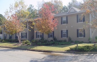 3 Bedroom Apartment Off of South Lumpkin w/ Washer & Dryer!