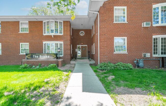 Studio, 1 bath, 475 sqft, $749, Unit 215