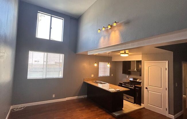 2 beds, 1 bath, $2,595