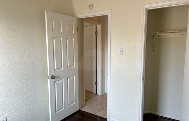 2 beds, 1 bath, $1,095