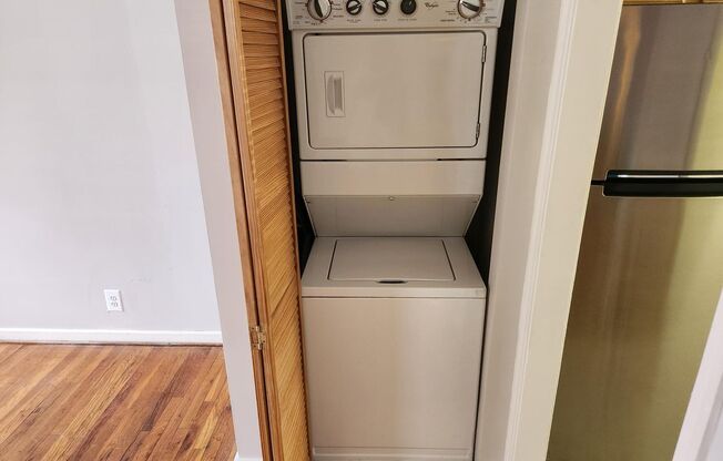 2 beds, 1 bath, 897 sqft, $2,335, Unit B-07